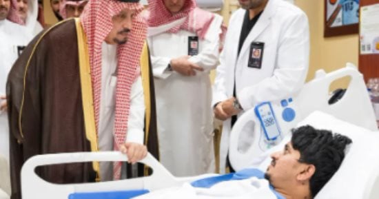 أمير منطقة الرياض يطمئن على المصابين جراء الاعتداء على مطار الملك خالد (فيديو)