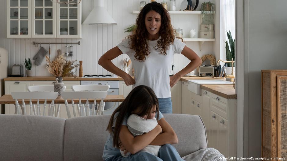 التربية الاستبدادية. كيف تزرع الاضطرابات النفسية في الأطفال؟