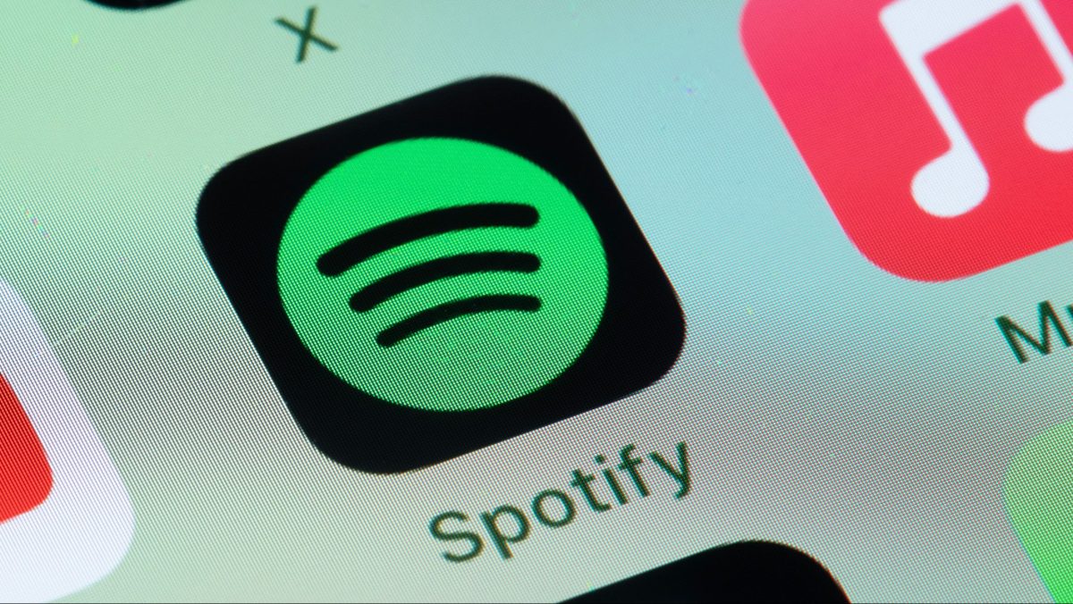 يمكن الآن لمستخدمي Spotify على iOS 27 أن يطلبوا من Siri تشغيل الموسيقى دون الحاجة إلى قول "on Spotify"
