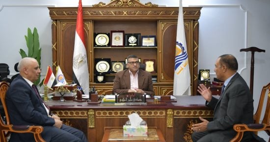 محافظ قنا يستقبل رئيس شركة مياه الشرب الجديد لبحث تطوير الخدمات بالمحافظة