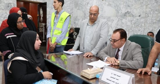 سكرتير عام سوهاج يبحث مطالب المواطنين ويؤكد سرعة الاستجابة للشكاوى
