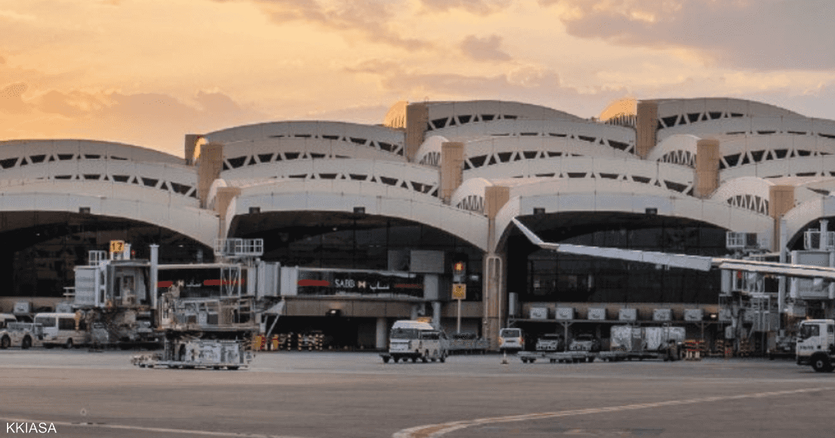 الحوثيون يعلنون استهداف مطار الرياض بصاروخ بالستي