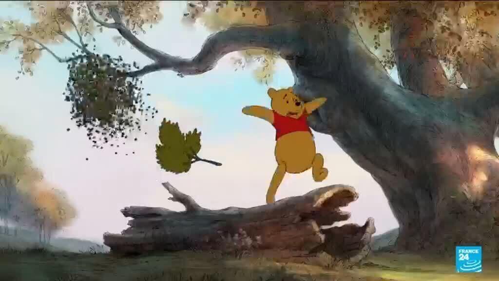 الدب الذي طعمه مثل العسل: ويني ذا بوه يبلغ من العمر 100 عام