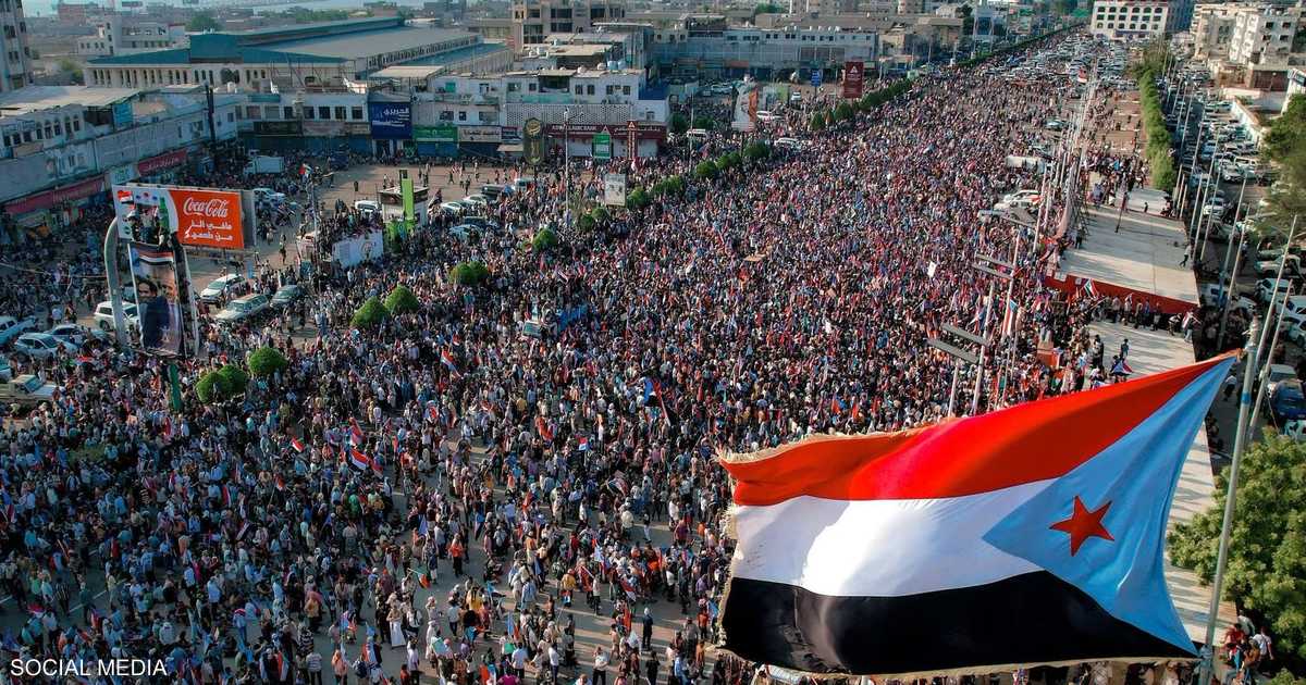 عدن.. حشود تحيي الذكرى السنوية لثورة 14 أكتوبر