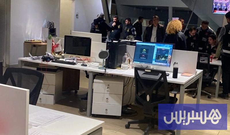 تحقيق في الفساد يقود إلى مداهمة قناة معارضة بتركيا