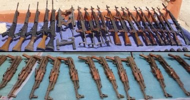 ضبط 6 حقائب بداخلهم 52 قطعة سلاح داخل قطار فى قنا
