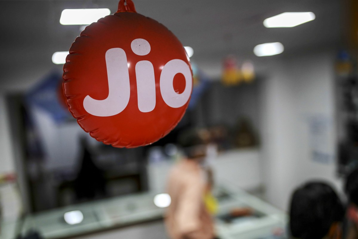 يسعى Jio التابع لشركة Ambani إلى جمع 3.2 مليار دولار فيما يمكن أن يكون أكبر طرح عام أولي في الهند
