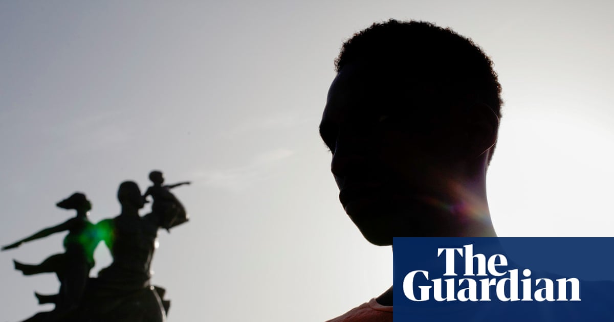 يختبئ أشخاص من مجتمع LGBTQ+ في السنغال حيث يتم اعتقال المئات