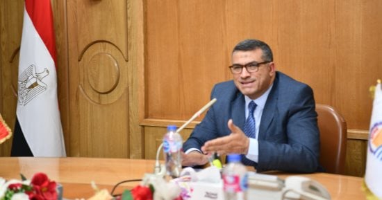 محافظ قنا: تنفيذ جسر مؤقت لتأمين عبور طلاب نجع تركى لحين إنشاء مشاية آمنة