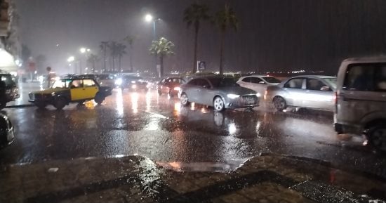 سقوط أمطار غزيرة بالإسكندرية وانخفاض كبير فى درجات الحرارة.. فيديو وصور