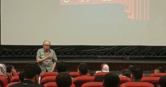 عصام السيد يقدم ورشة فى الإخراج المسرحى بالإسكندرية ضمن مشروع نوادى المسرح
