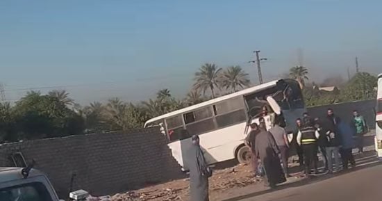 إصابة 9 أشخاص في تصادم أتوبيسين بطريق بلبيس العاشر