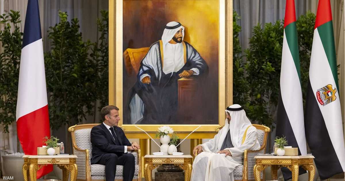 محمد بن زايد وماكرون يبحثان التعاون والتطورات الإقليمية