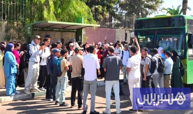 طلبة سطات يحتجون على النقل الجامعي