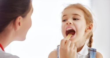 صحتك بالدنيا..علاج دور البرد عند الطفل وإزاى تحمى نفسك من ارتفاع الكوليسترول