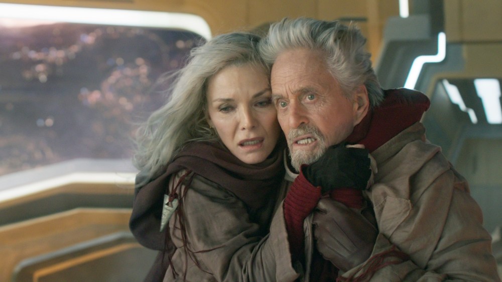 مايكل دوجلاس يقول إن شركة Marvel "لن تسمح لي" بالاستقالة بعد أن طلبت من الاستوديو قتل شخصية "Ant-Man"