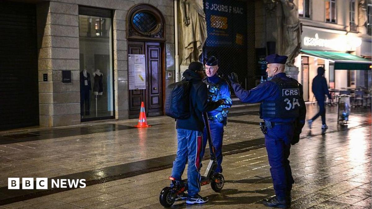 فرض حظر التجول في أجزاء من وسط باريس ومدن أخرى بعد أعمال الشغب في جميع أنحاء فرنسا
