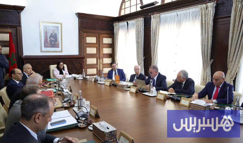 الحكومة تتعهد بالتعاون مع مجلس المنافسة لمحاربة الوسطاء بالأسواق