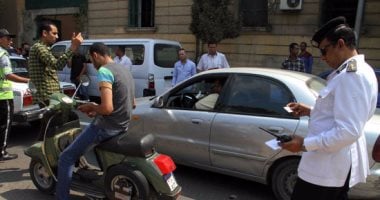 حملات مرورية مكثفة بالقاهرة والجيزة لضبط المخالفات ورفع السيارات المتروكة