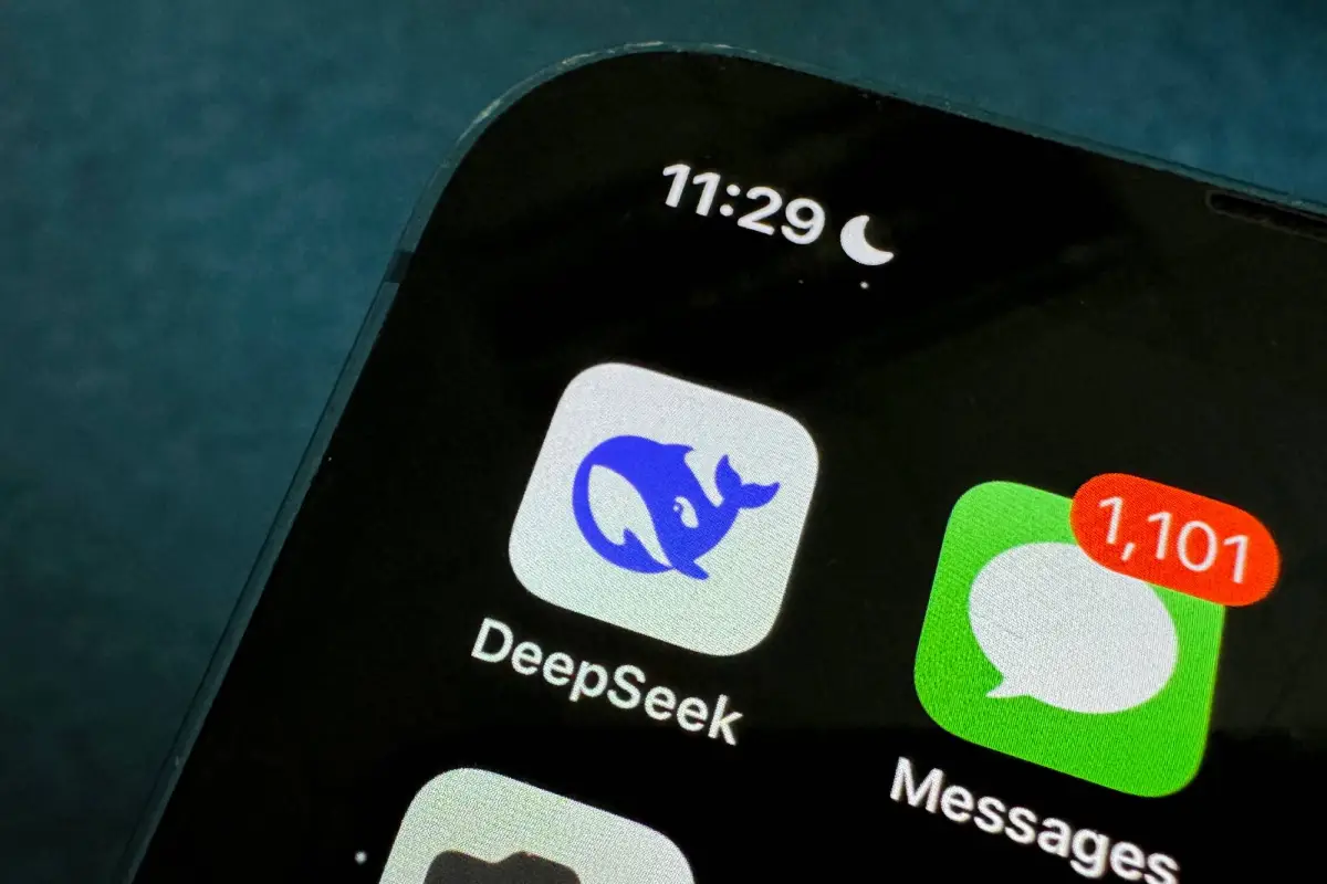 يقال إن DeepSeek يجمع 15 مليار دولار بعد أيام من القيود الأمريكية