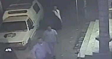 ربة منزل تتهم قائدة سيارة بإصابة طفليها أمام مدرسة بأكتوبر