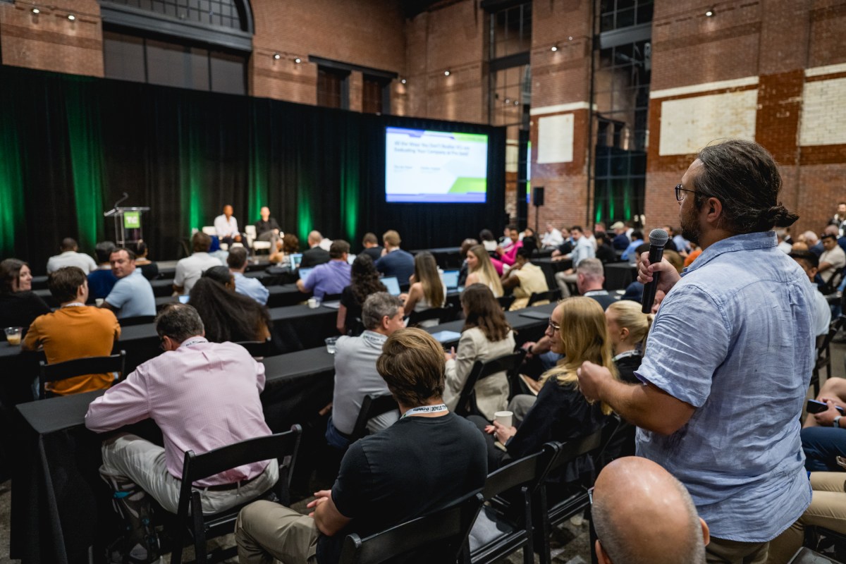 من النخب إلى بيسمر: من سيسمع المؤسسون يتحدثون في قمة TechCrunch Founder Summit 2026 