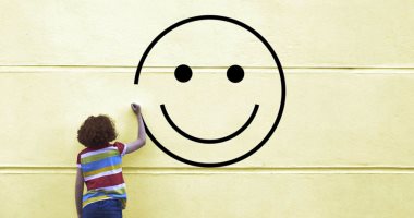 8 أطعمة تحسن تدعم صحة دماغك.. منها السلمون والموز