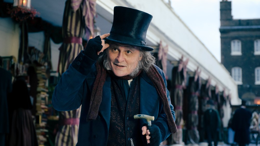 يقوم "Ebenezer" بإنشاء ملف تعريف حقيقي لـ Venmo لـ Scrooge، والذي يبدو أنه يقبل الأموال ولكن لا يوزعها