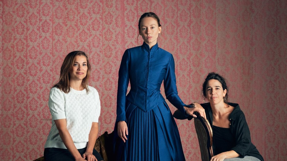 Netflix ونجمة "Elite" Ester Expósito والفائزة في Locarno Mar Coll تقتبس "La Regenta"، "منظور أنثوي جديد" على فيلم كلاسيكي إسباني (حصريًا)