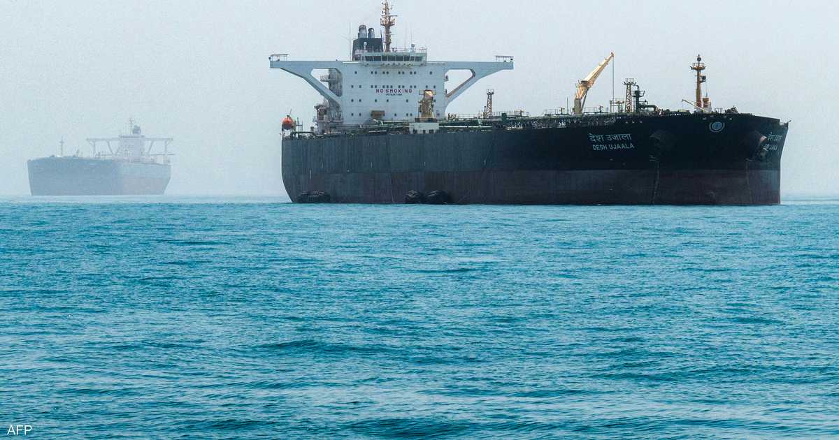 كيف تسمم حرب إيران البر والبحر؟