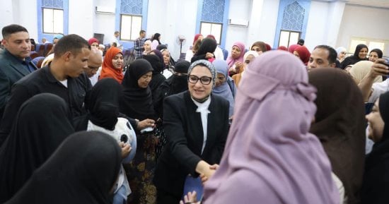 محافظ الوادي الجديد تشهد تسليم جهاز عرائس لـ50 عروسا من الداخلة وبلاط