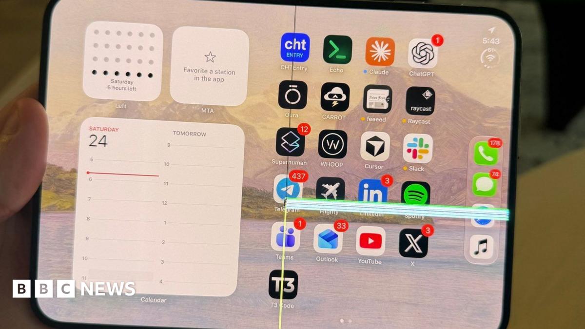 تقول شركة Apple إنها ستستبدل أجهزة iPhone Duo التي تعاني من مشاكل في الشاشة