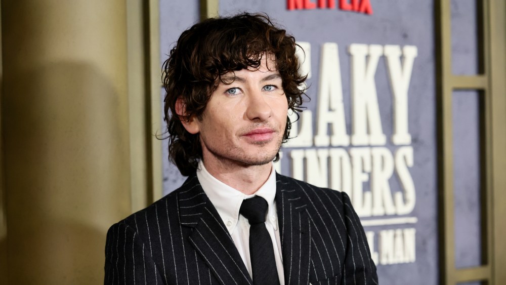 يخضع Barry Keoghan لعلاج تجميلي لشد الجلد في مقطع فيديو تم إصداره بعد أشهر من التحدث علنًا عن الإساءة عبر الإنترنت بسبب "مظهري"