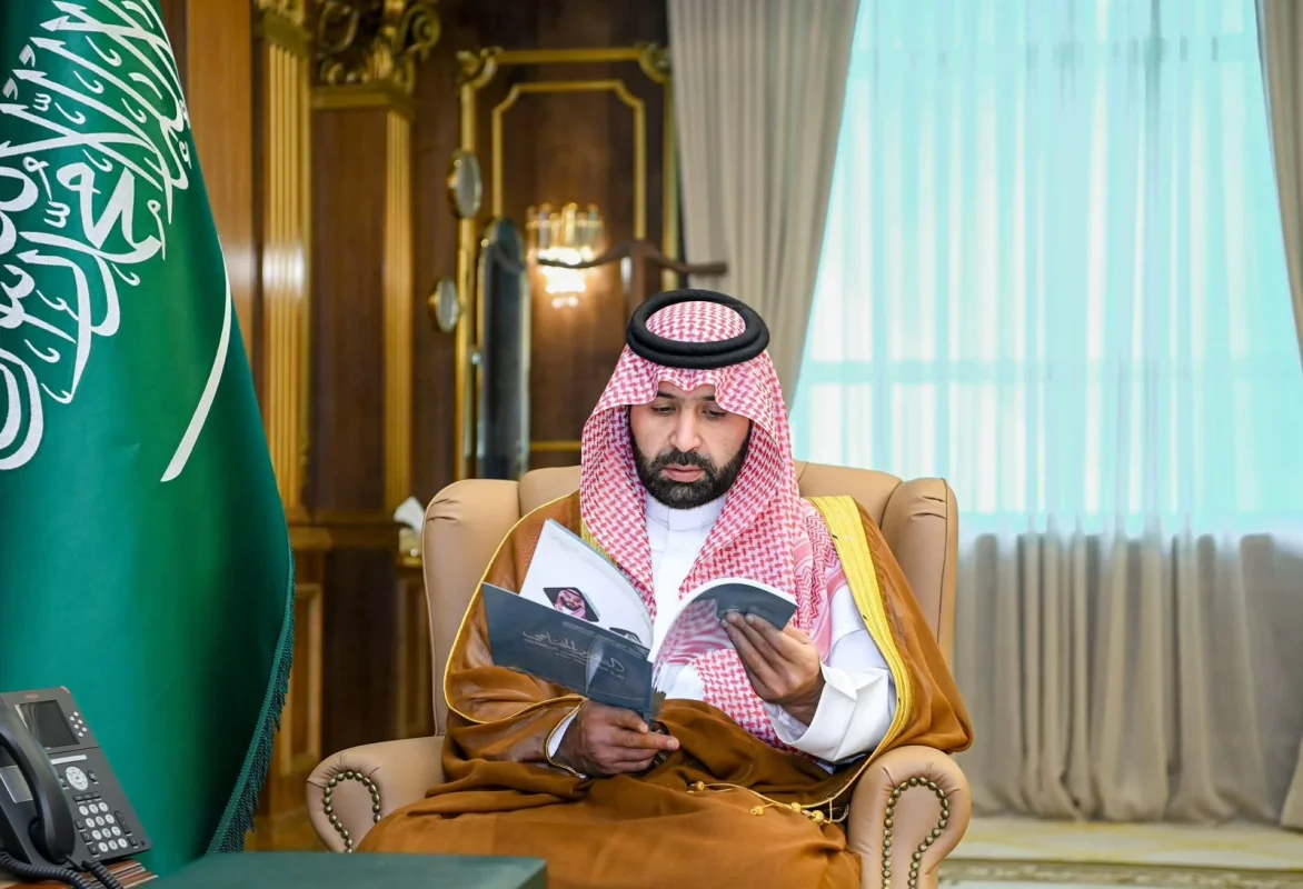 امير جازان يطلع على التقرير الختامي لفرع هيئة الصحفيين